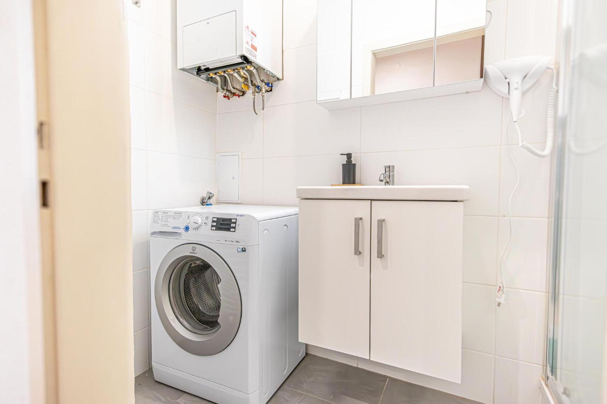 Desirable 2Br - Bookable For Longstays In Lockdown B Вена Экстерьер фото