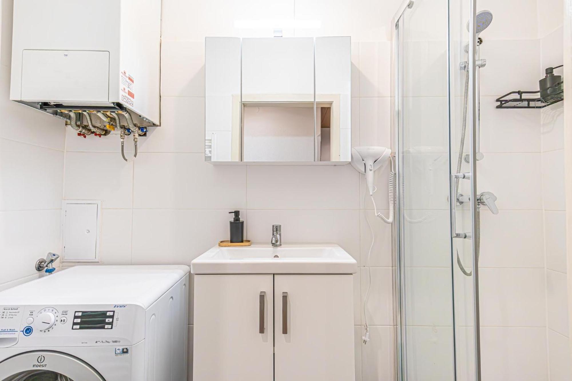 Desirable 2Br - Bookable For Longstays In Lockdown B Вена Экстерьер фото